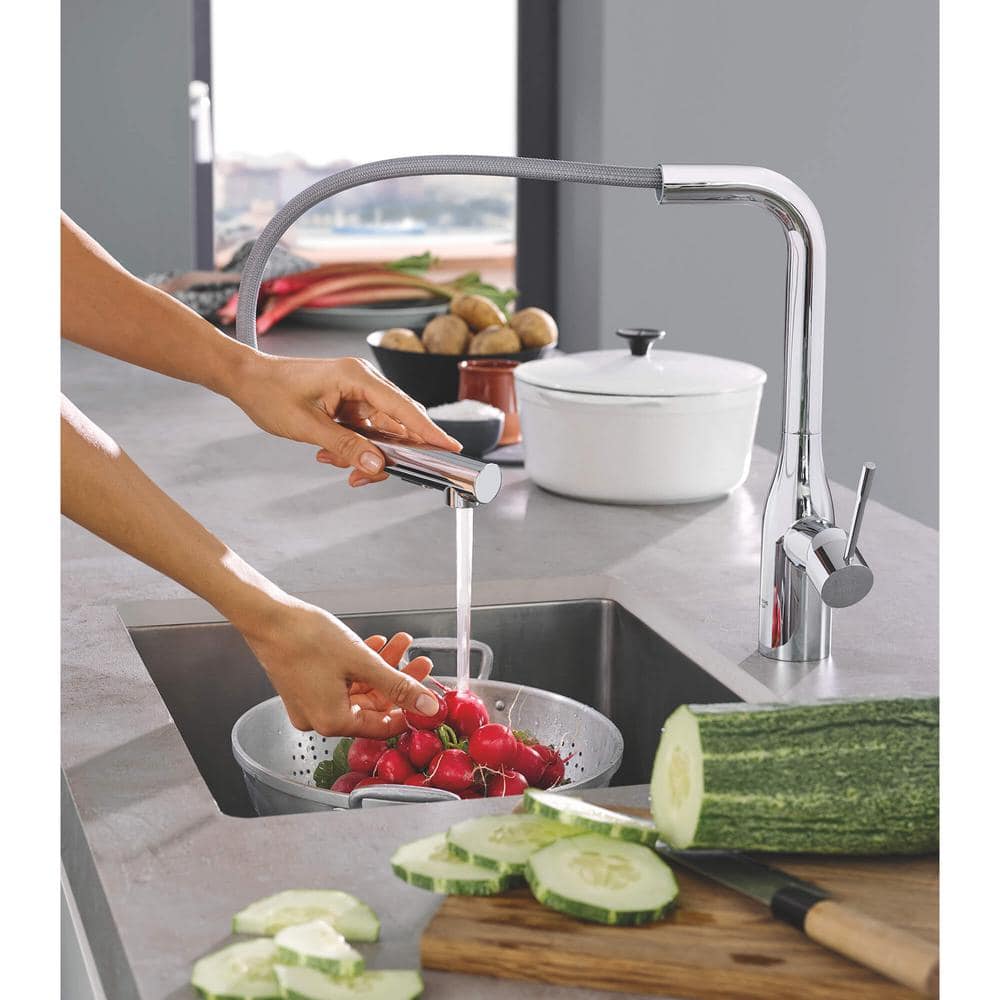 Modern Black Brass Kitchen Faucet with Pull-out Spray