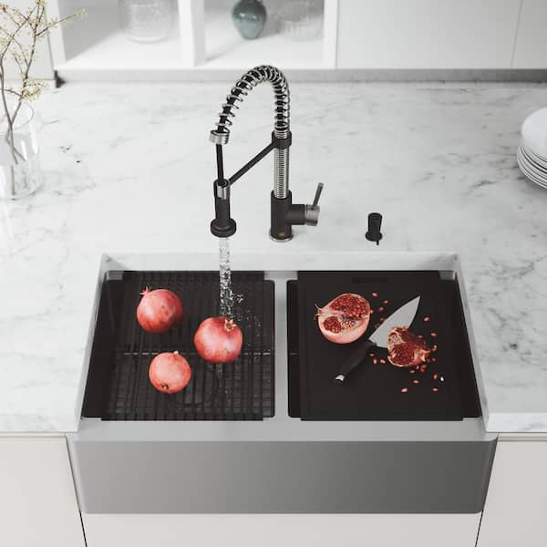 https://images.thdstatic.com/productImages/f90cfca6-21db-57ec-b091-e1889897f73a/svn/stainless-steel-vigo-farmhouse-kitchen-sinks-vgs3320blfa-c3_600.jpg