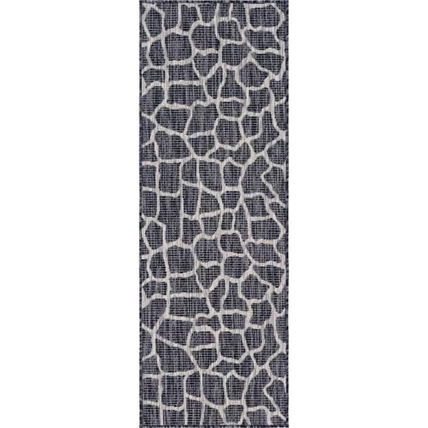 Unique Loom Outdoor Giraffe Dark Gray 2 ft. x 6 ft. Runner Rug