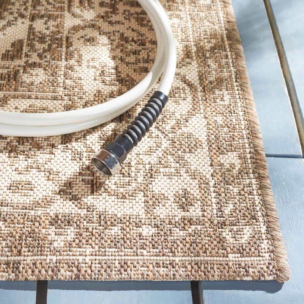 Cream and Beige Medallion Indoor/Outdoor Rug 2'2" x 4'
