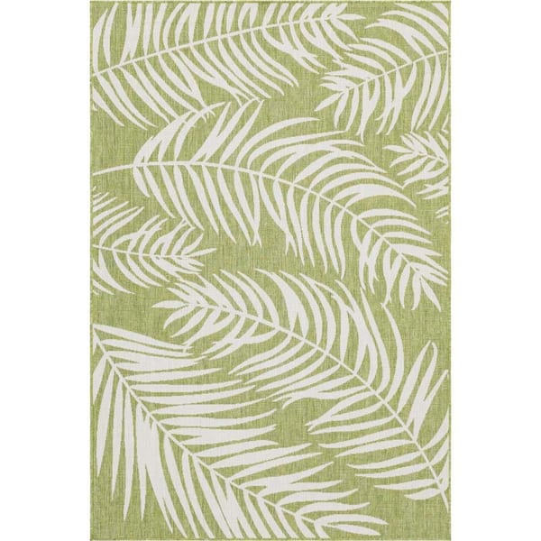 Unique Loom Outdoor Botanical Palm Green 6 ft. 1 in. x 9 ft. Area Rug