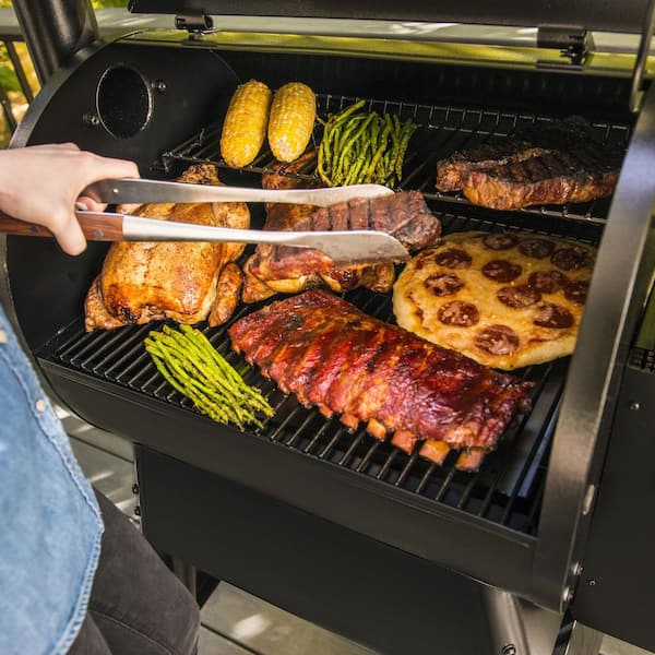 https://images.thdstatic.com/productImages/f982bc5f-1089-4f07-8fde-23026d9ca6c8/svn/traeger-other-grilling-accessories-hd0027-1d_600.jpg