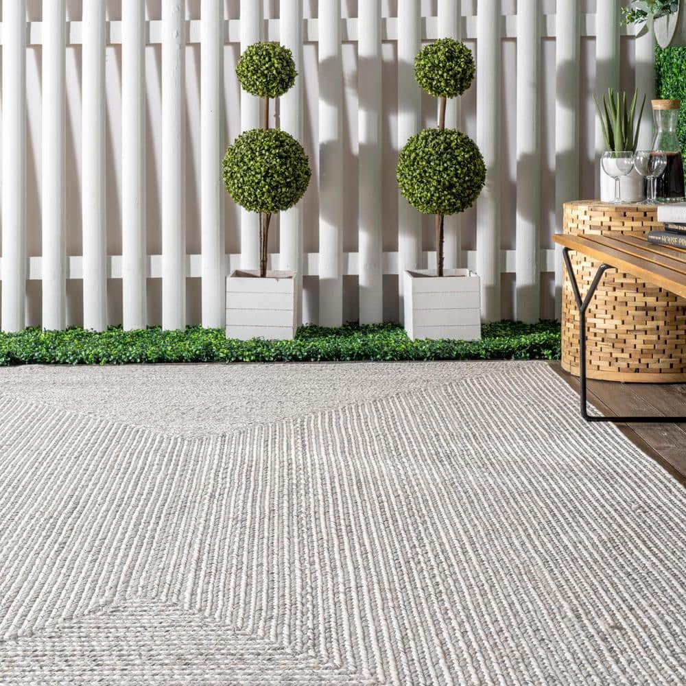 Elegant Ivory Braided 6' x 9' Synthetic Indoor/Outdoor Rug