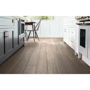 Hayes River Oak 12mm Thick x 7-9/16 in. Wide x 50-5/8 in. Length Water Resistant Laminate Flooring (15.95 sq. ft./case)