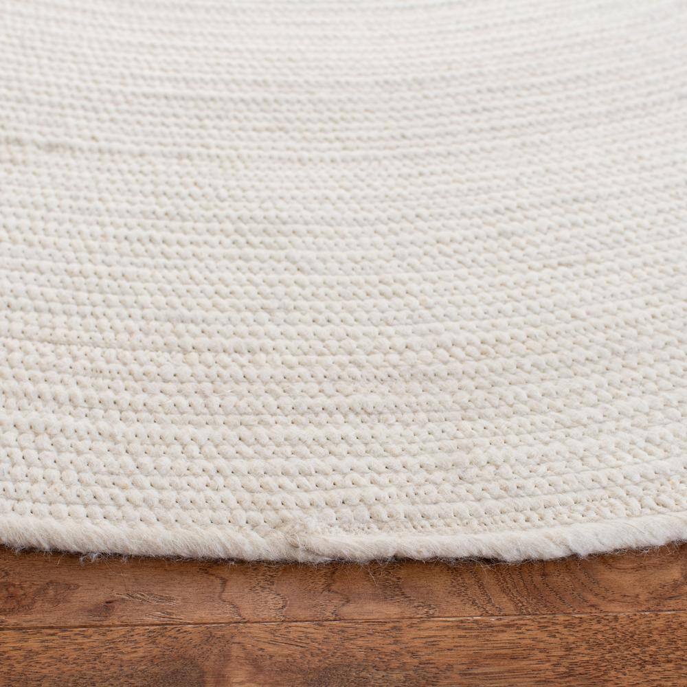 Ivory Handwoven Round Wool Braided Area Rug, 7'
