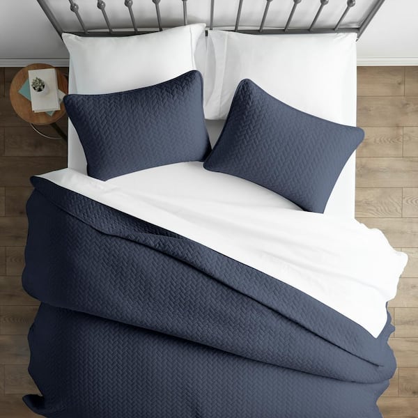 Becky Cameron Herring Navy Microfiber King Performance Quilted Coverlet Set