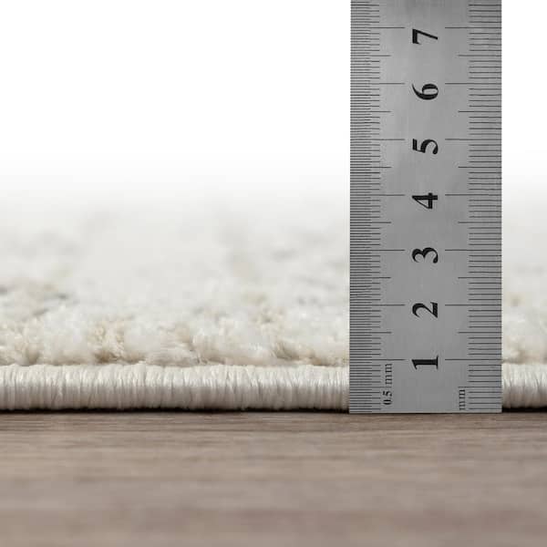 Nizza Collection Vase Ivory 3 ft. x 4 ft. Traditional Scatter Rug