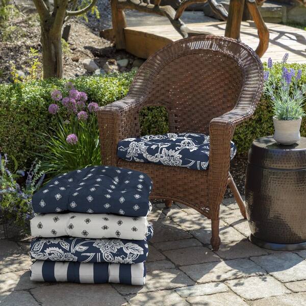 contoured wicker chair cushions