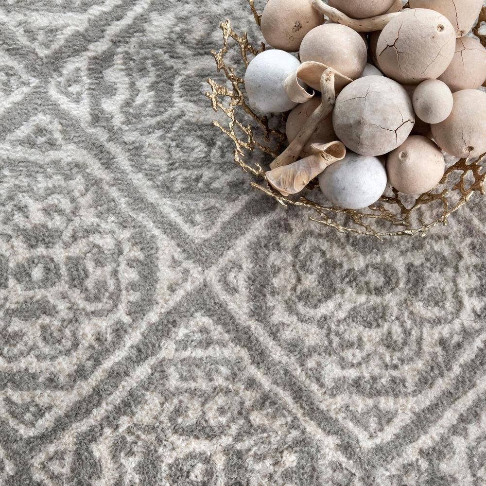 Jeanette Gray and Ivory Synthetic Geometric 2' x 3' Area Rug