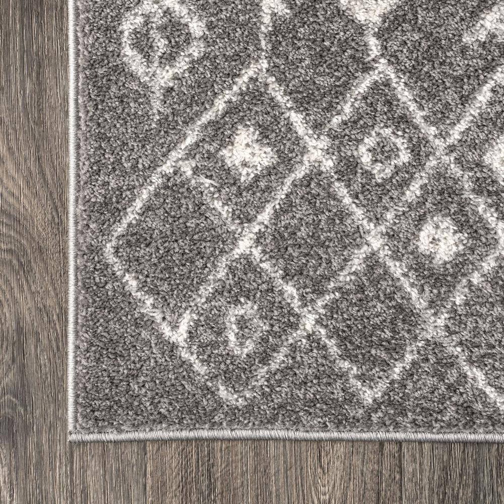 Ziri 4' x 6' Grey and Cream Synthetic Moroccan Area Rug