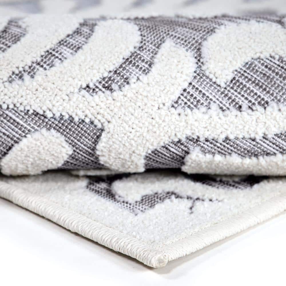 Natural Gray Floral Rectangular Synthetic Indoor/Outdoor Rug