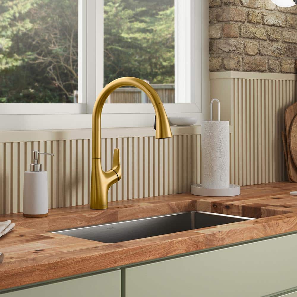 Vibrant Brushed Brass Single-Handle Pull Down Kitchen Faucet