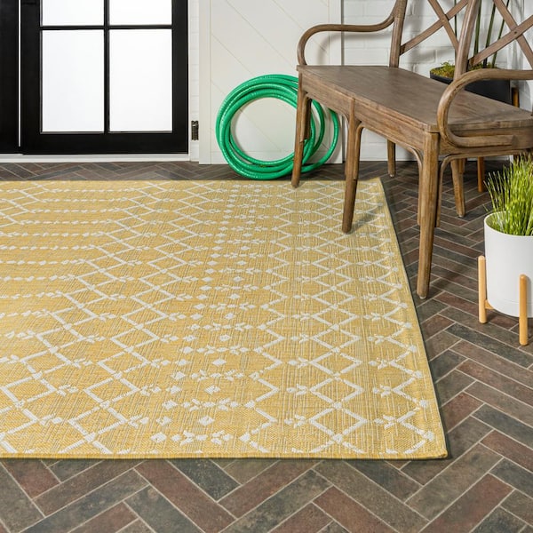 https://images.thdstatic.com/productImages/fa4051d2-733c-4304-81cb-bb1f1be8c669/svn/yellow-cream-jonathan-y-outdoor-rugs-smb108g-9-a0_600.jpg