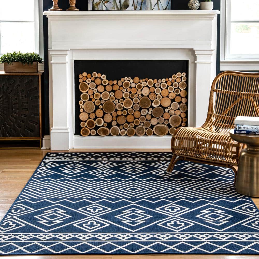 Reversible Aztec Blue Synthetic 4' x 6' Indoor/Outdoor Area Rug