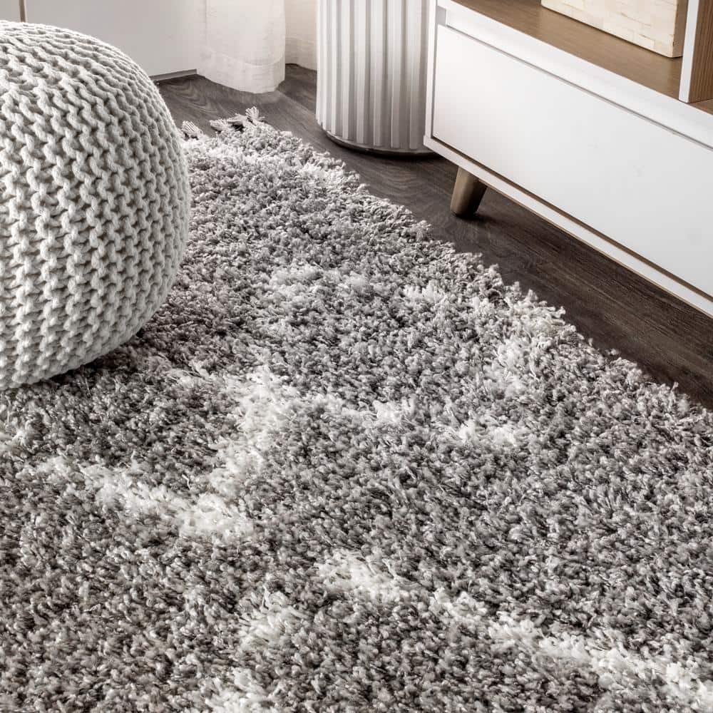 Reversible Grey/Cream Diamond Shag Area Rug 4' x 6'