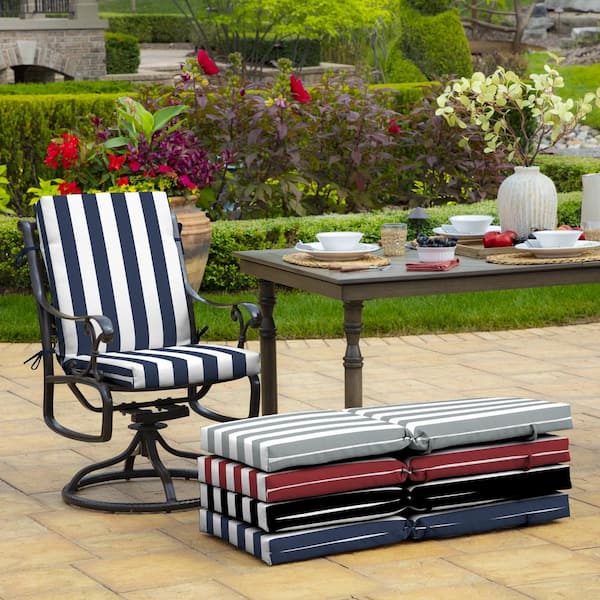 https://images.thdstatic.com/productImages/fa608609-81f6-42e6-991b-261ef7aee34c/svn/arden-selections-outdoor-dining-chair-cushions-zm05173b-d9z2-c3_600.jpg