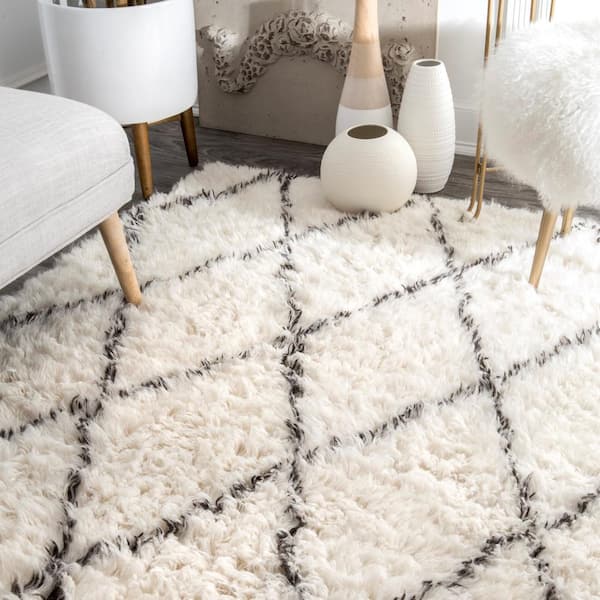Northrugs Twin Supreme Siruma Carpet, Round Carpet, 140 cm Ø - Reversible  Indoor and Outdoor Rug (100% Polypropylene, UV and Moisture Resistant,  Underfloor Heating), Black-Cream : : Home & Kitchen