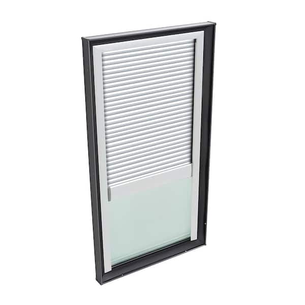 VELUX 22-1/2 in. x 30-1/2 in. Fixed Curb Mount Skylight with Tempered Low-E3 Glass and White Manual Room Darkening Blind