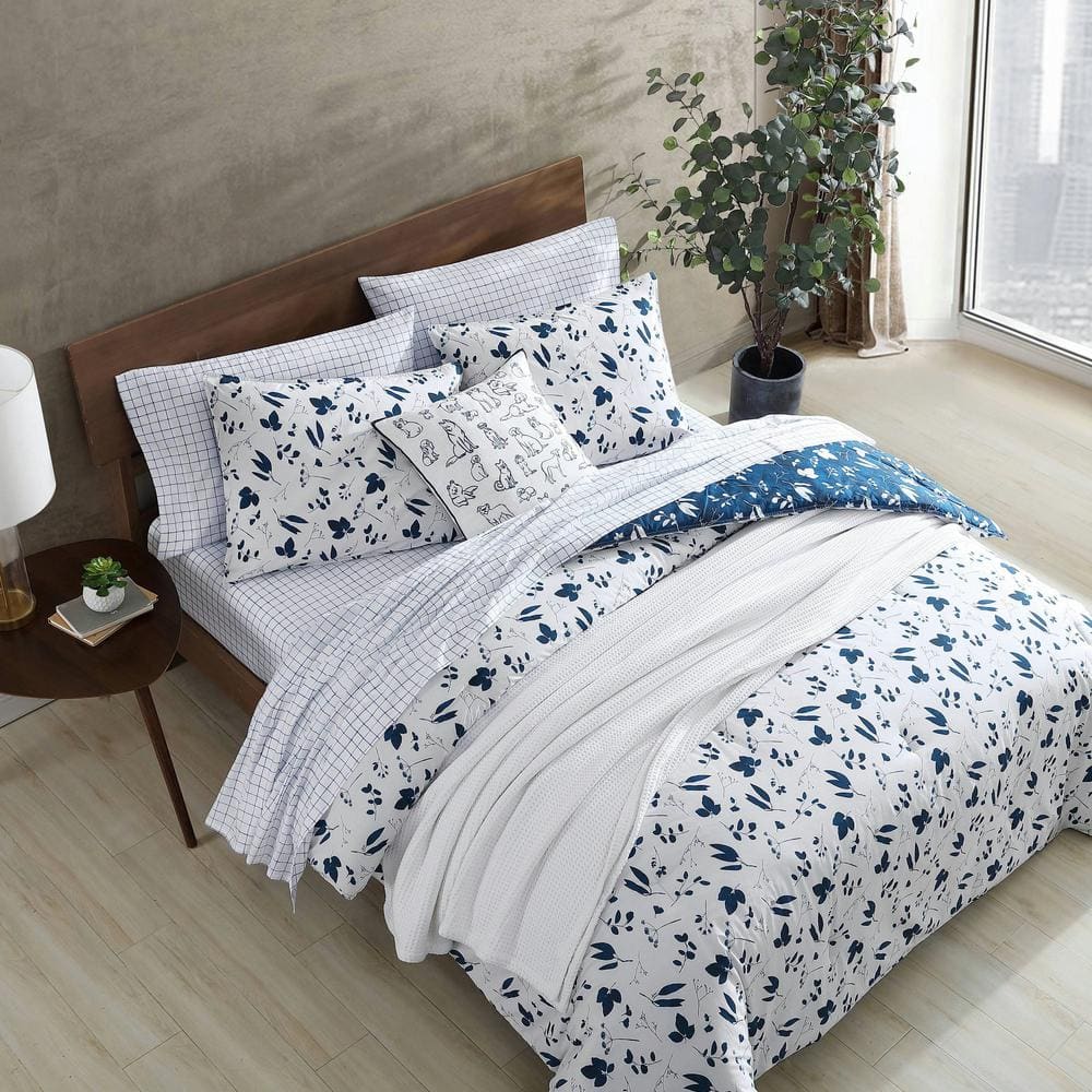 ED-Ellen DeGeneres  Cyanotype Floral 3-Piece Reversible White and Blue Cotton King Comforter Set - 2