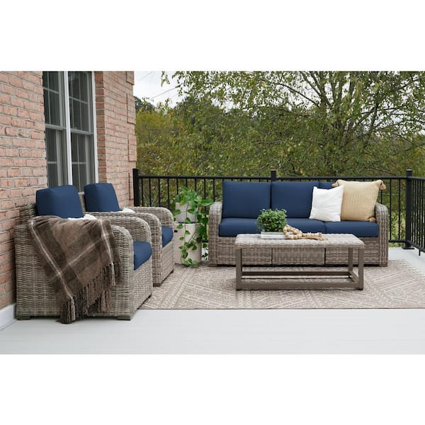 Leisure Made Forsyth 6-Piece Wicker Patio Conversation Set with Navy Polyester Cushions