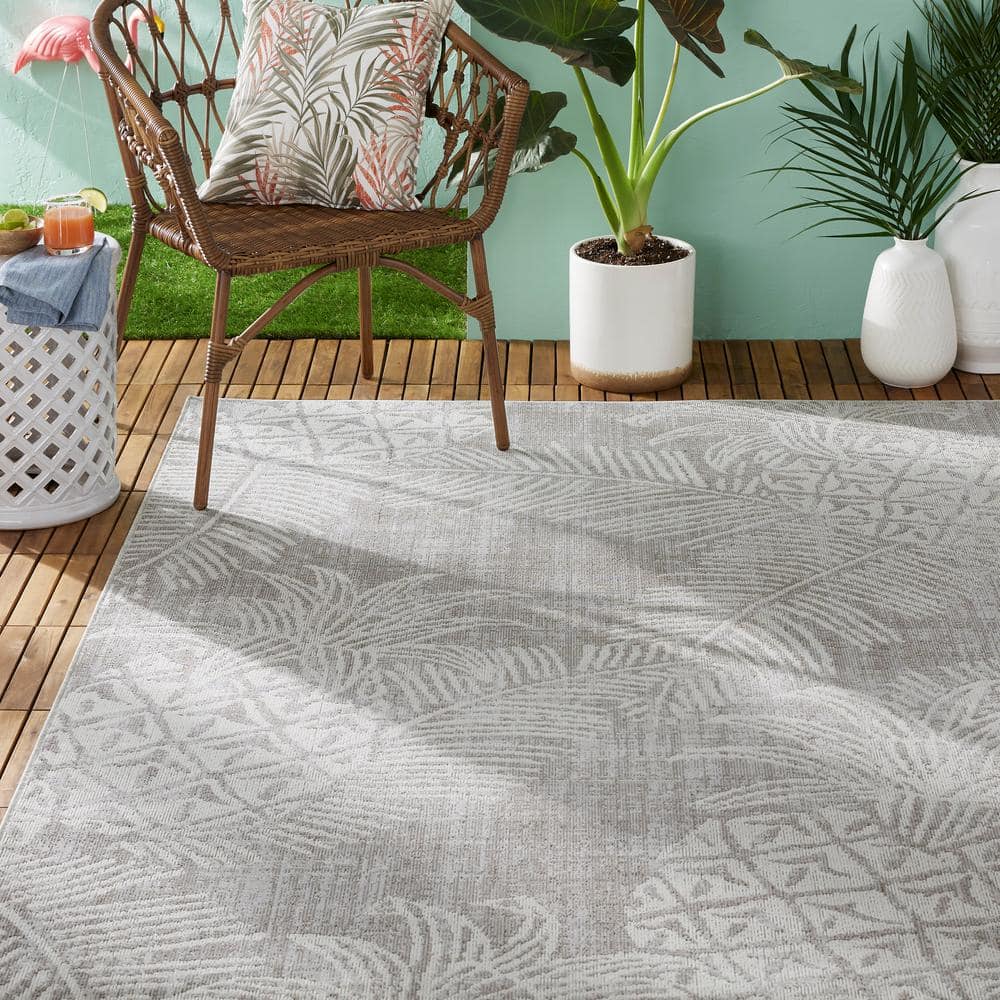 Taupe and Ivory Pineapple 8' x 10' Indoor/Outdoor Rug