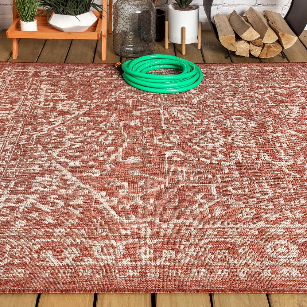 Red and Taupe Medallion Flat Woven 4' x 6' Indoor/Outdoor Rug