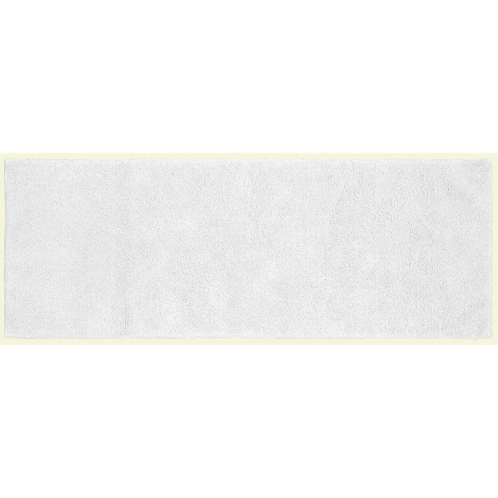 white-garland-rug-bathroom-