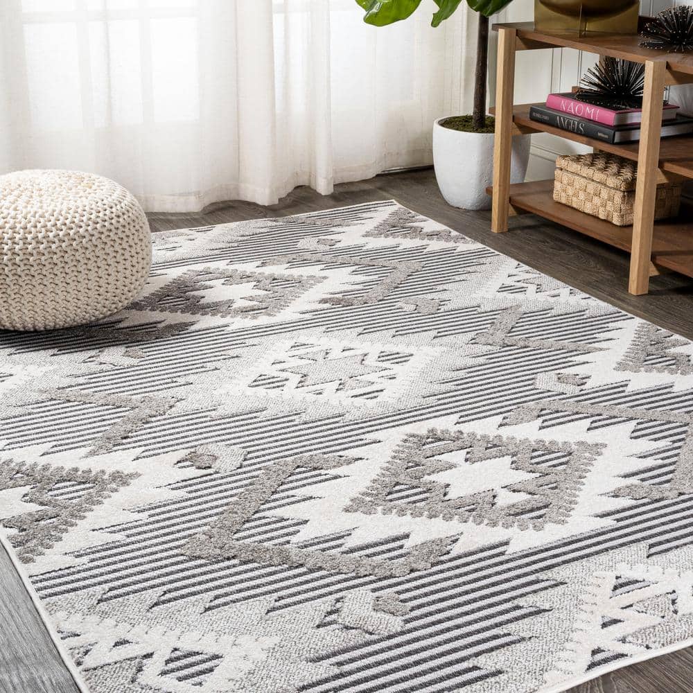 Reversible Geometric Gray Synthetic 8' x 10' Area Rug
