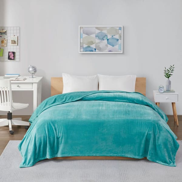 Microlight Plush Aqua Polyester Full/Queen Fur Oversized Blanket