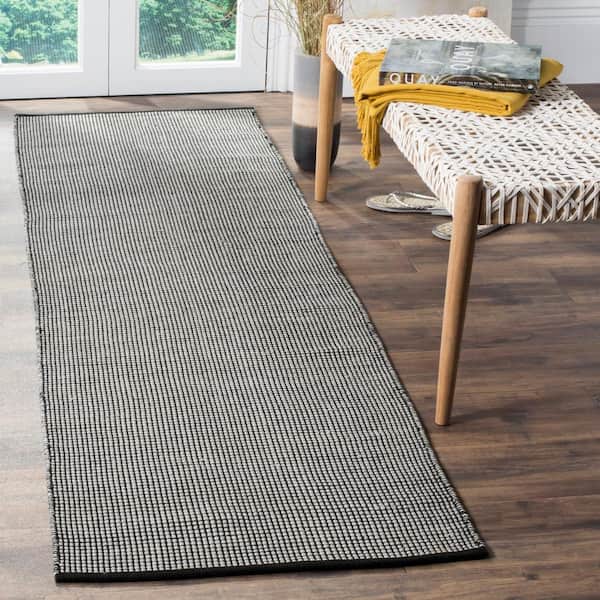 Montauk Ivory/Black 2 ft. x 6 ft. Solid Gradient Runner Rug