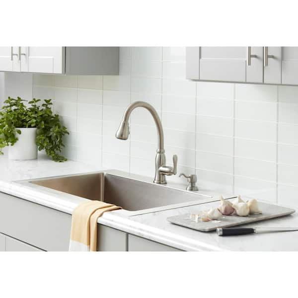 https://images.thdstatic.com/productImages/fb4bcb1b-6047-4aa8-9051-e7aa8f473b72/svn/stainless-steel-glacier-bay-pull-down-kitchen-faucets-67780-0008d2-40_600.jpg