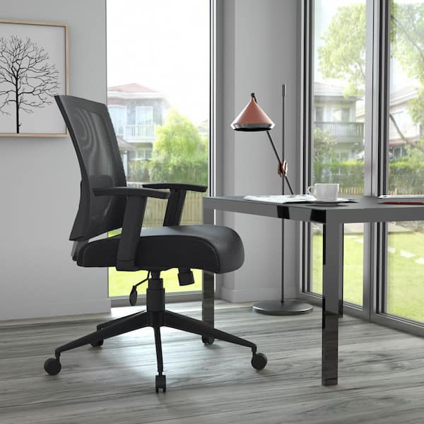 https://images.thdstatic.com/productImages/fb4d45d4-45c6-420c-a74a-58387397ef4d/svn/black-boss-office-products-task-chairs-b6706-bk-1f_600.jpg