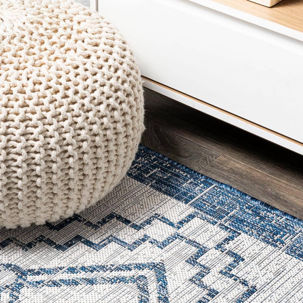 Ivory/Blue Synthetic Medallion Rectangular Easy-Care Rug