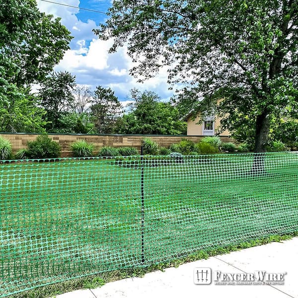 4 ft. x 100 ft. Outdoor Snow Fence, Plastic Safety Mesh, Temporary Garden Netting for Poultry, Green