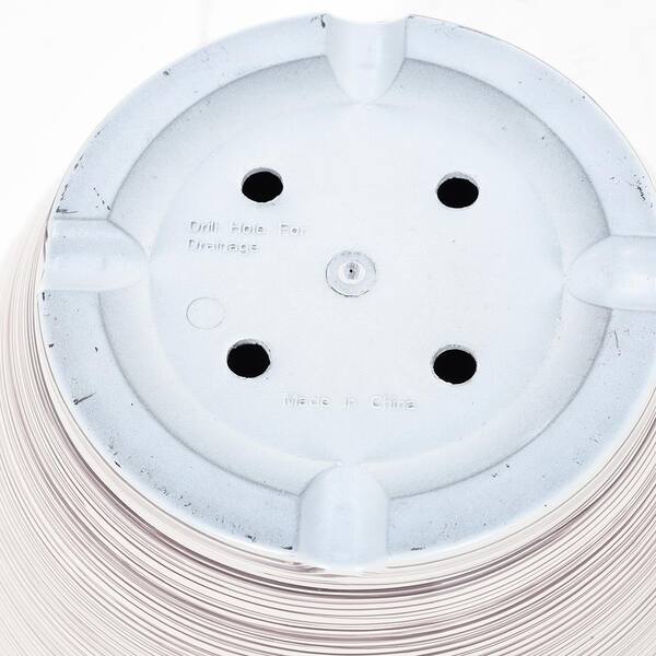 LuxenHome 14.5 in. W x 11.4 in. H Ivory White Bell Roubd