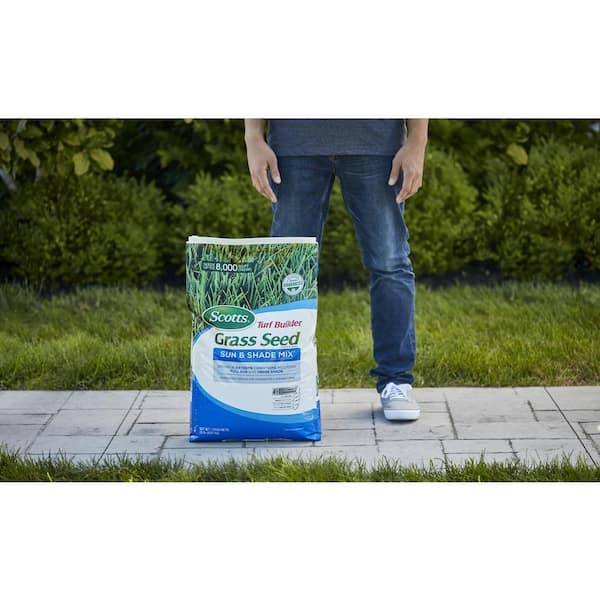 Scotts 20 lb. 8,000 sq. ft. Turf Builder Sun and Shade Grass Seed and  Spreader Bundle VB00011 - The Home Depot