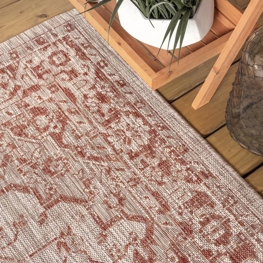 Rozetta 3' x 5' Red and Taupe Synthetic Medallion Area Rug