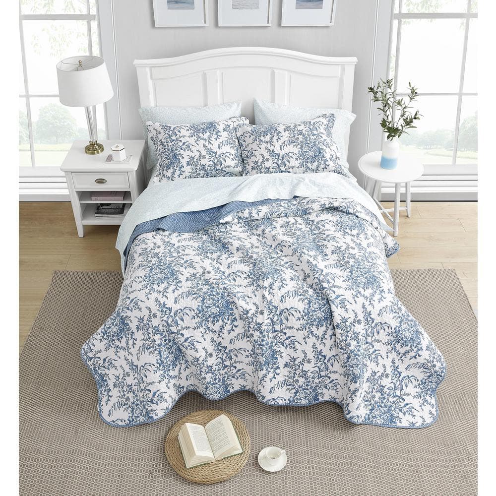 Delft Blue Floral Cotton Full Quilt Set with Shams
