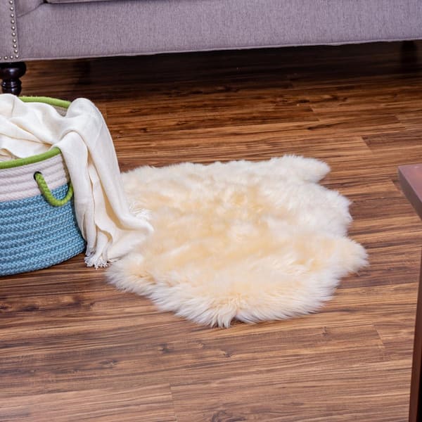 Genuine New Zealand Sheepskin Pelt 2 x 3 ft. Champagne Area Rug