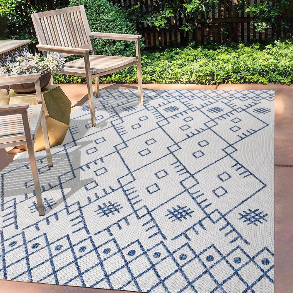 Ivory/Navy Geometric 8'x10' Synthetic Boho Moroccan Rug