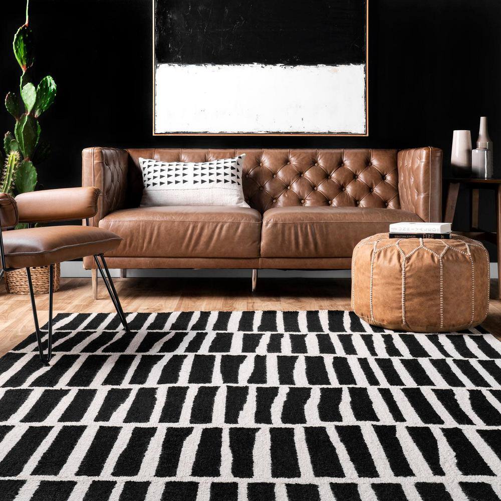 Handmade Tufted Geometric Black Wool Runner Rug 2' 6" x 6'