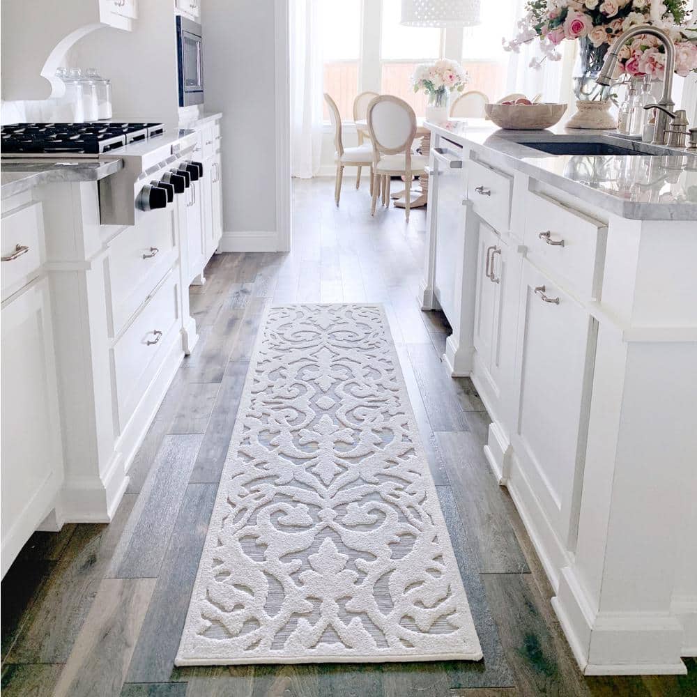 Natural Gray Damask Pattern Indoor/Outdoor Runner Rug