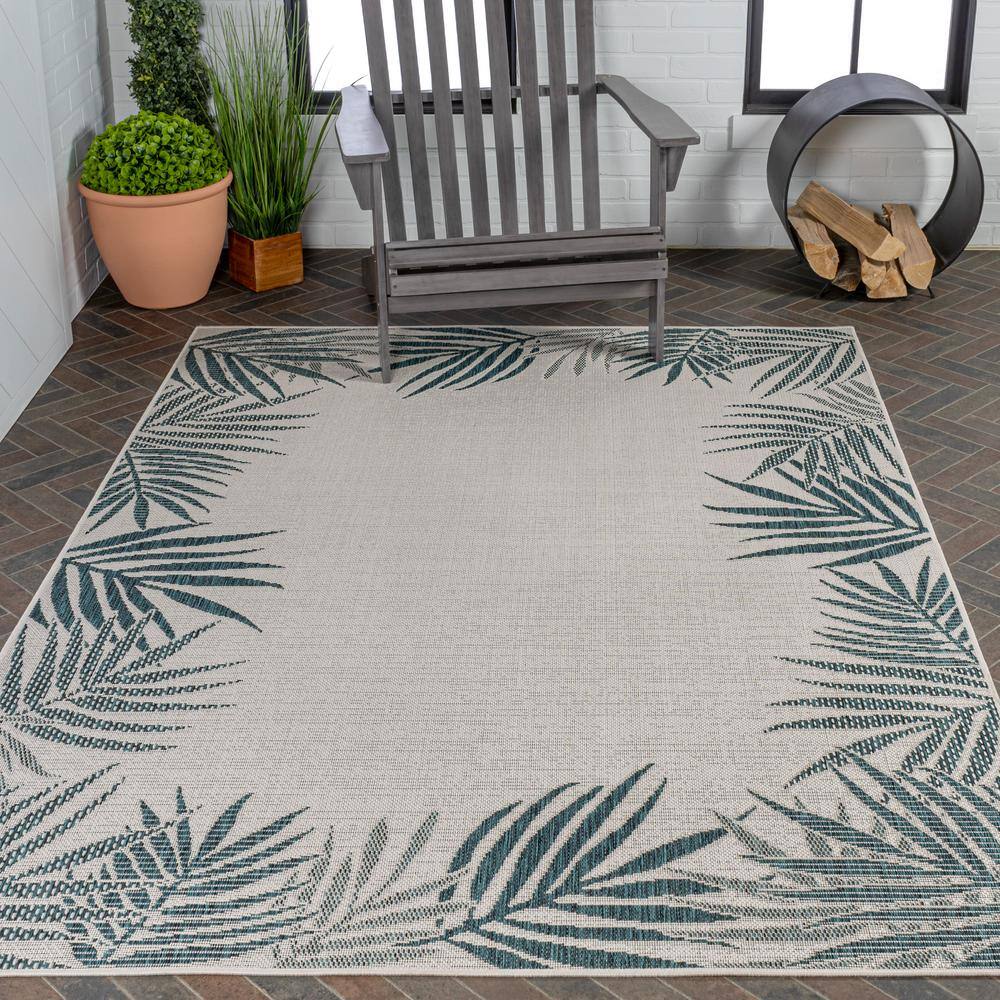 Isla Coastal Blue and Cream Synthetic 4' x 6' Area Rug