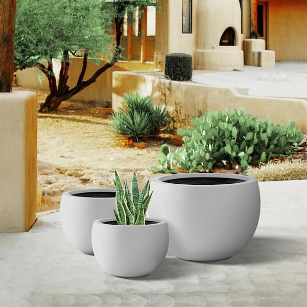 https://images.thdstatic.com/productImages/fc091c36-2ee4-4466-b7a0-84770a9b9ef9/svn/solid-white-plant-pots-pa049s3-8011-c3_600.jpg