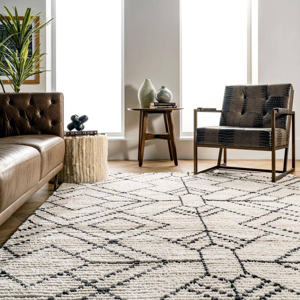 Carlina Beige Geometric Soft Shag Fringe 4' x 6' Area Rug
