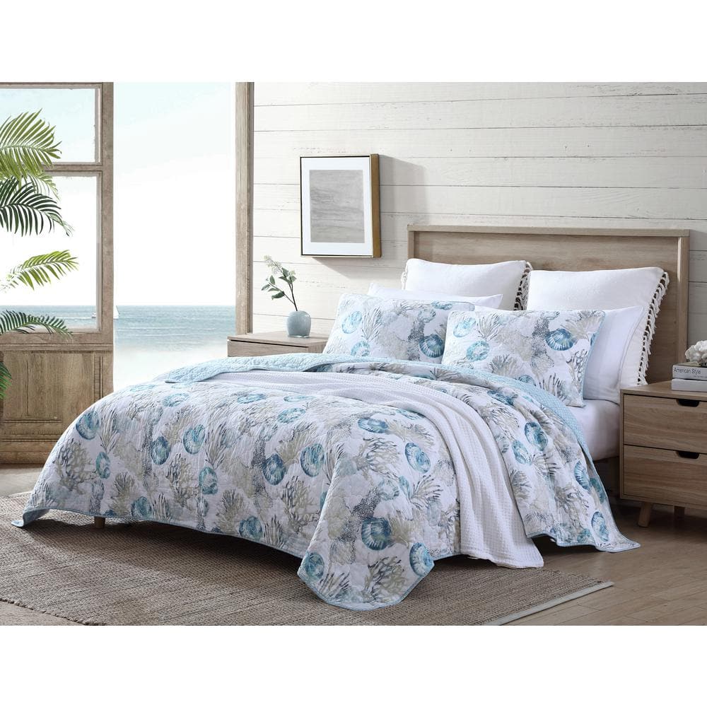 Freeport Full/Queen Blue Cotton Reversible Quilt Set with Aquatic Motifs