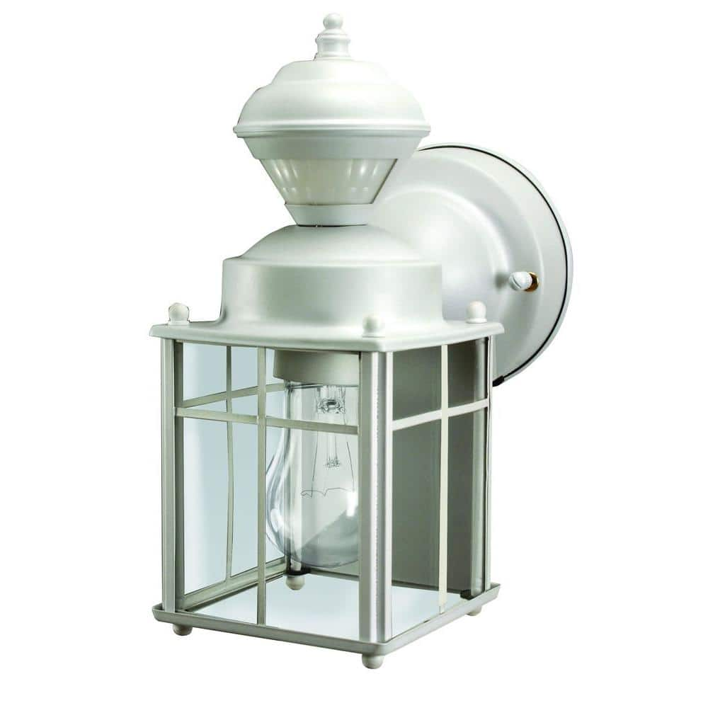 Heath Zenith Bayside Matte White Farmhouse 150-Degree Motion