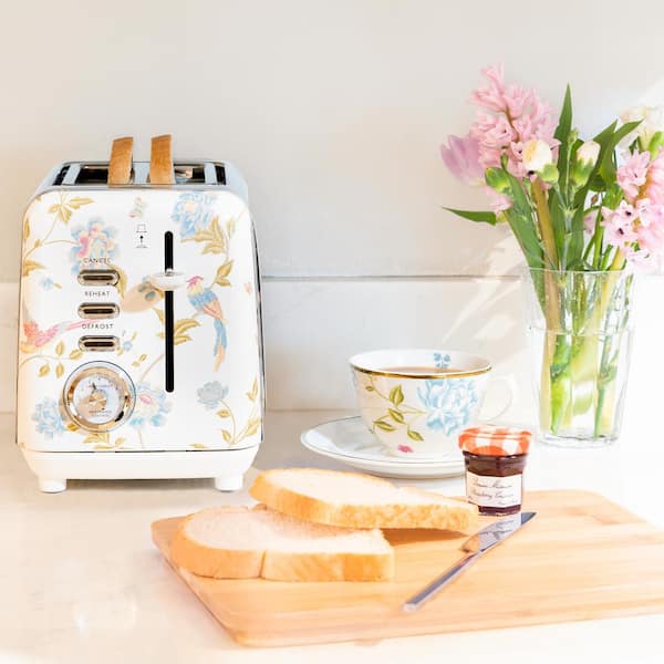 https://images.thdstatic.com/productImages/fc35b406-e001-4097-a99c-d1e67530cbf2/svn/elveden-white-laura-ashley-toasters-vqsbt582law-31_600.jpg