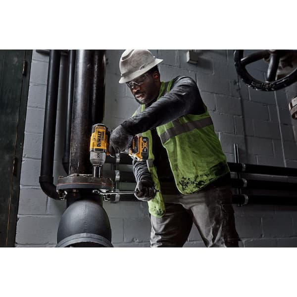 DEWALT - 20V MAX Lithium-Ion Cordless 1/2 in. Impact Wrench Kit with ATOMIC 20V MAX Cordless 1/2 in. Ratchet