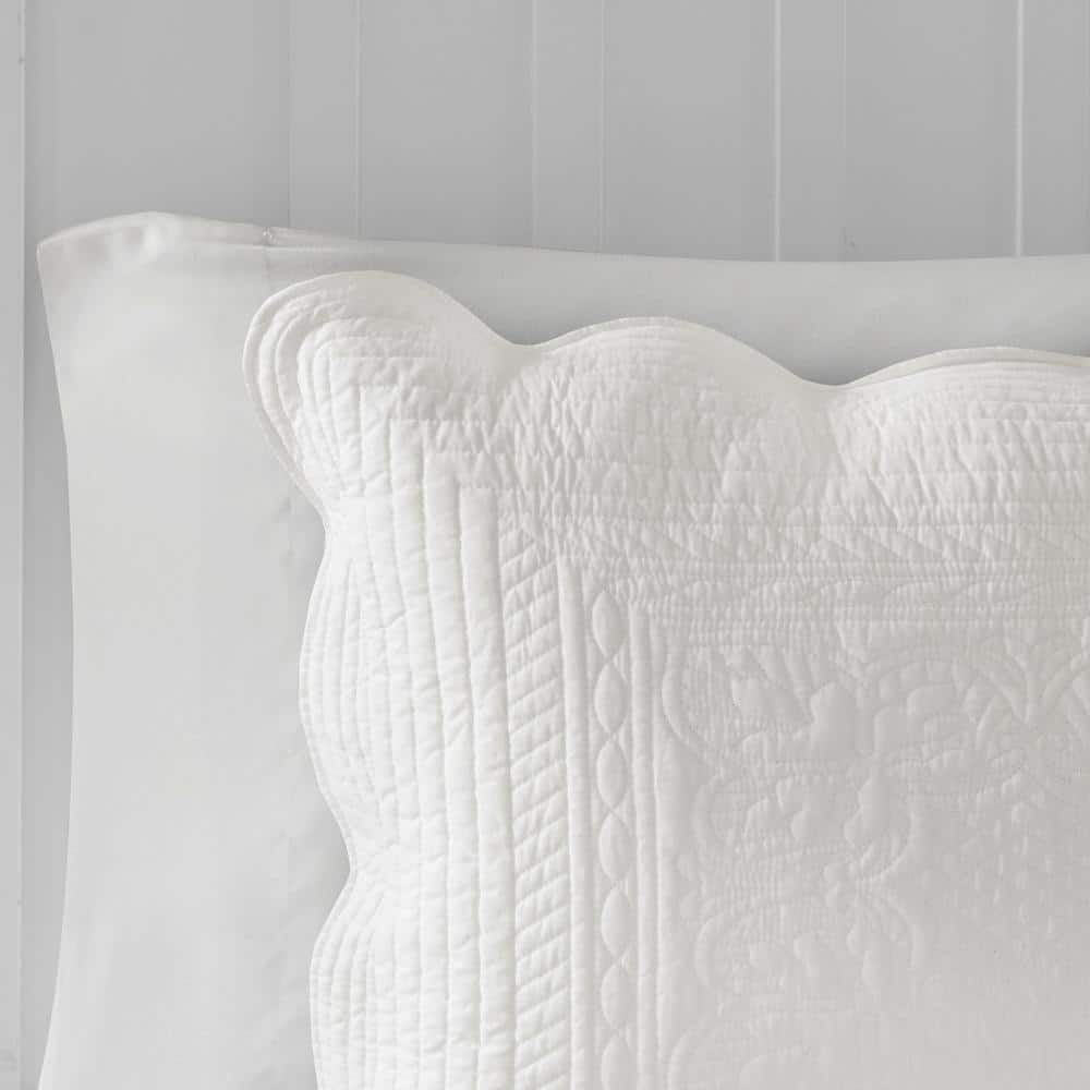White Full Microfiber Reversible Scalloped Edge Quilt Set